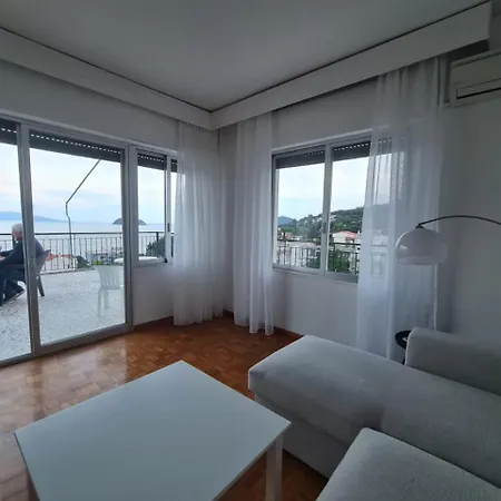 Sofias Seaview Апартаменты *